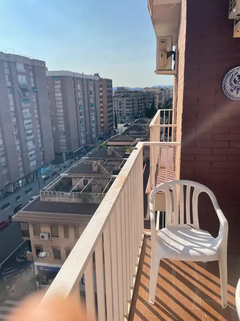 Terraza de Piso para compartir en Granada con Calefacción, Amueblado y Horno