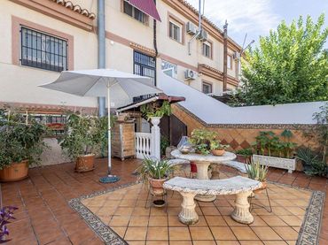 Casa a schiera con balcone in vendita a Calle de Jerónimo de Rueda 34