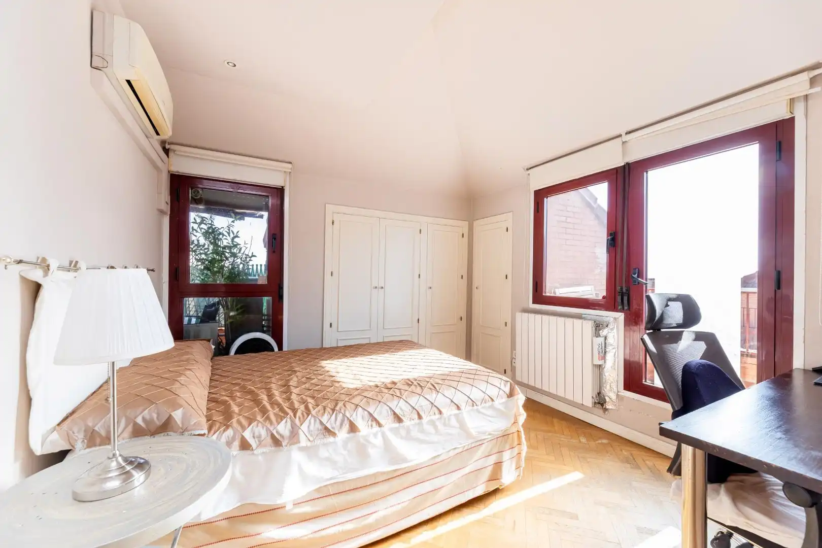 Habitación de Ático en venta en Las Rozas de Madrid con Aire acondicionado, Calefacción y Jardín privado
