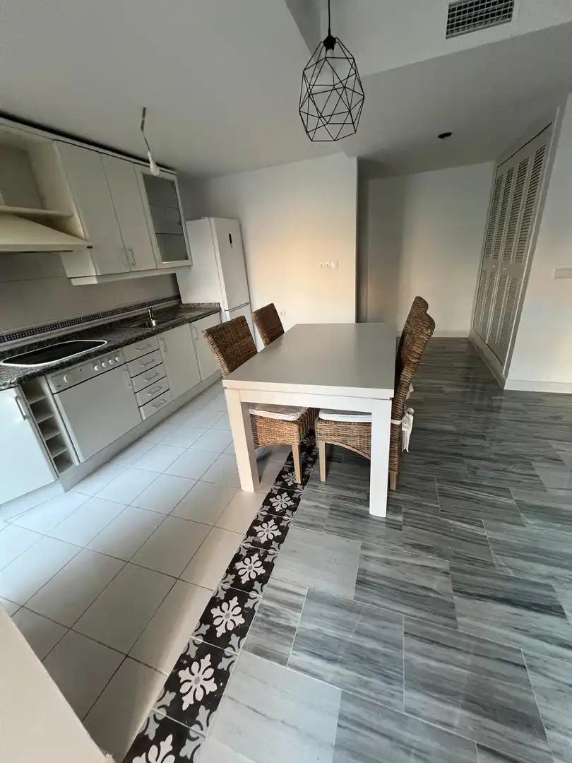 Comedor de Piso de alquiler en Sevilla con Aire acondicionado, Amueblado y Piscina comunitaria