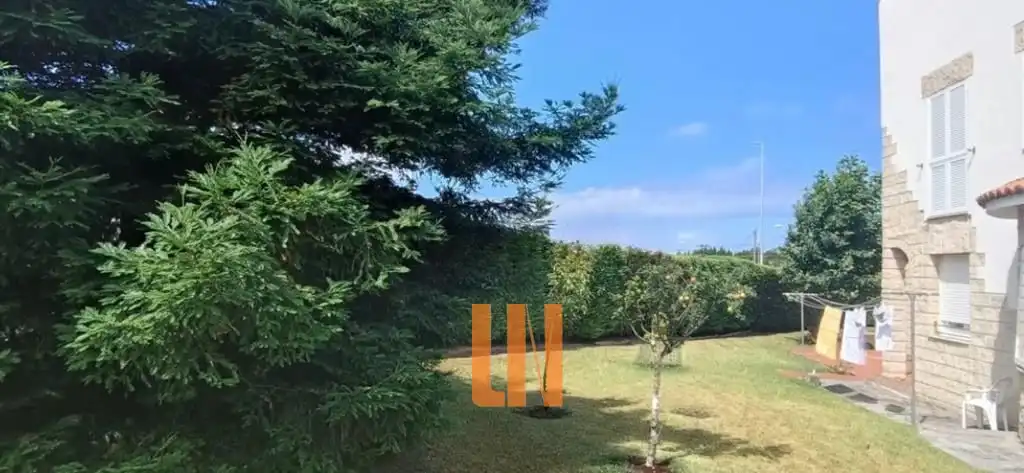 Casa o chalet en venta en Oleiros con Calefacción, Jardín privado y Parquet