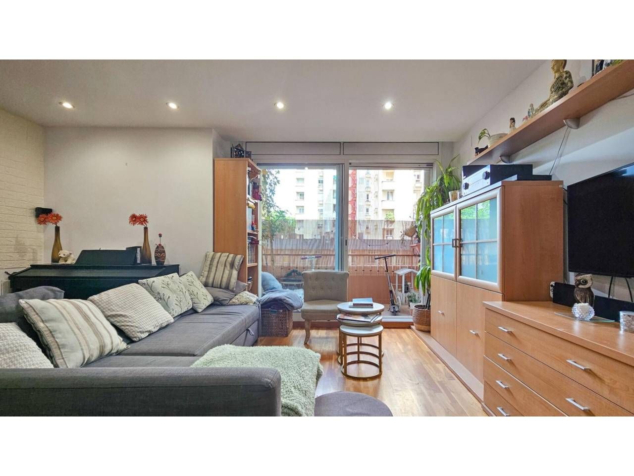 Living room of Flat for sale in  Barcelona Capital  with Balcony