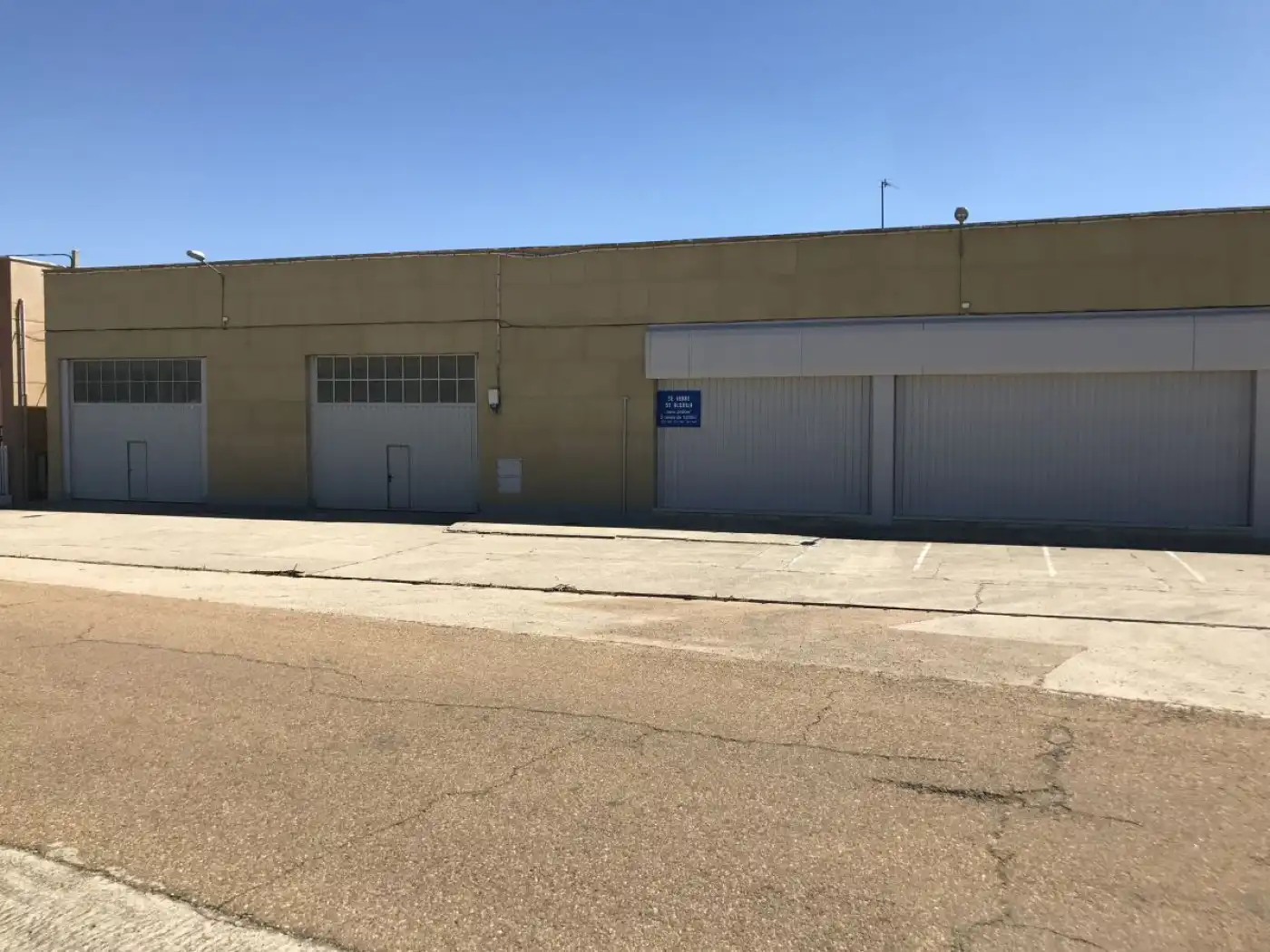 Vista exterior de Nave industrial en venta en Palencia