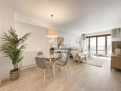 Sala d'estar de Apartament en venda en  Zaragoza Capital amb Aire condicionat, Calefacció i Parquet