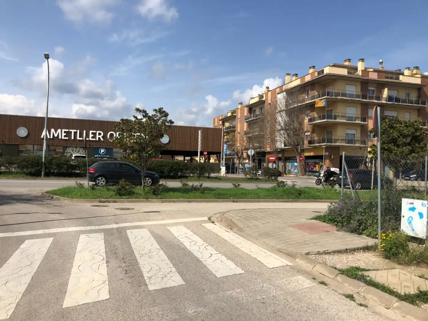 Vista exterior de Edifici en venda en Figueres