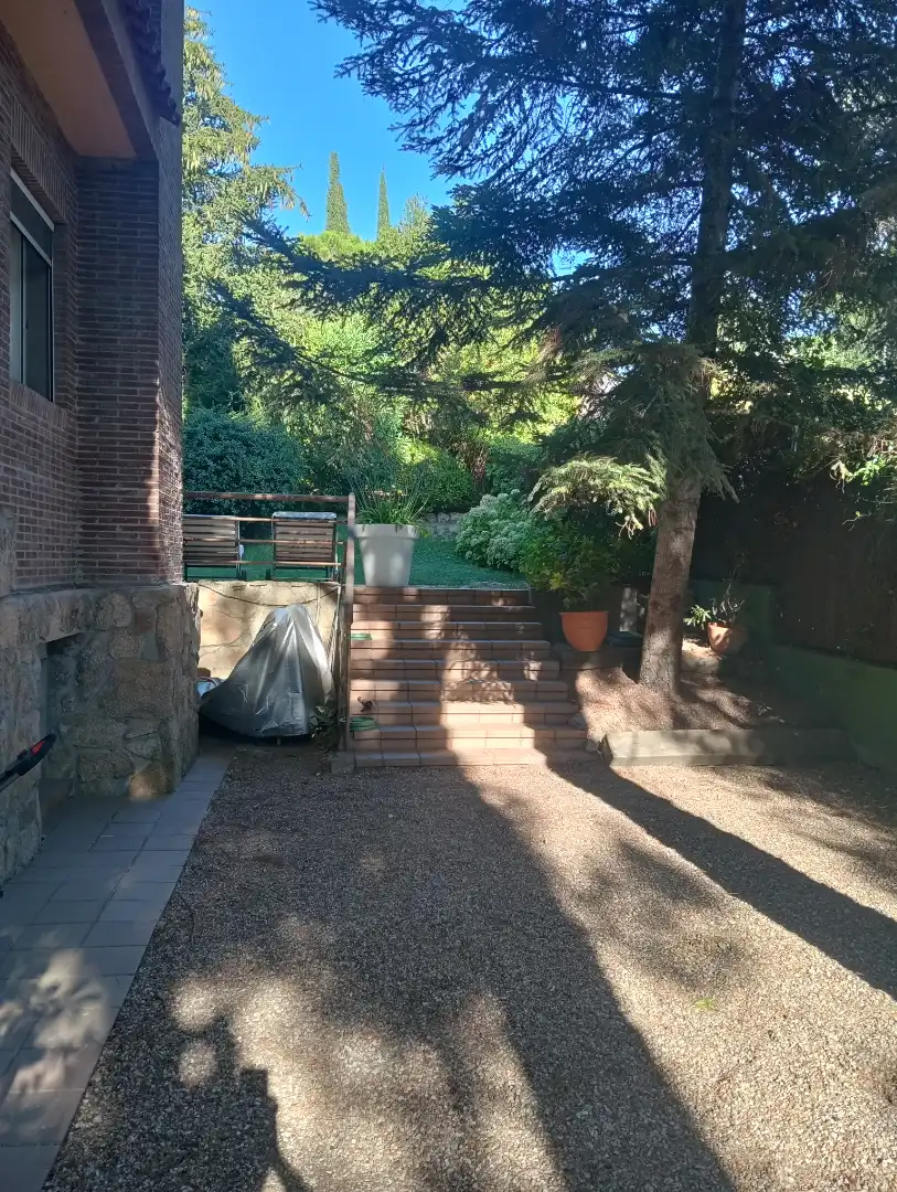 Jardí de Casa adosada en venda en Torrelodones amb Calefacció, Jardí privat i Parquet