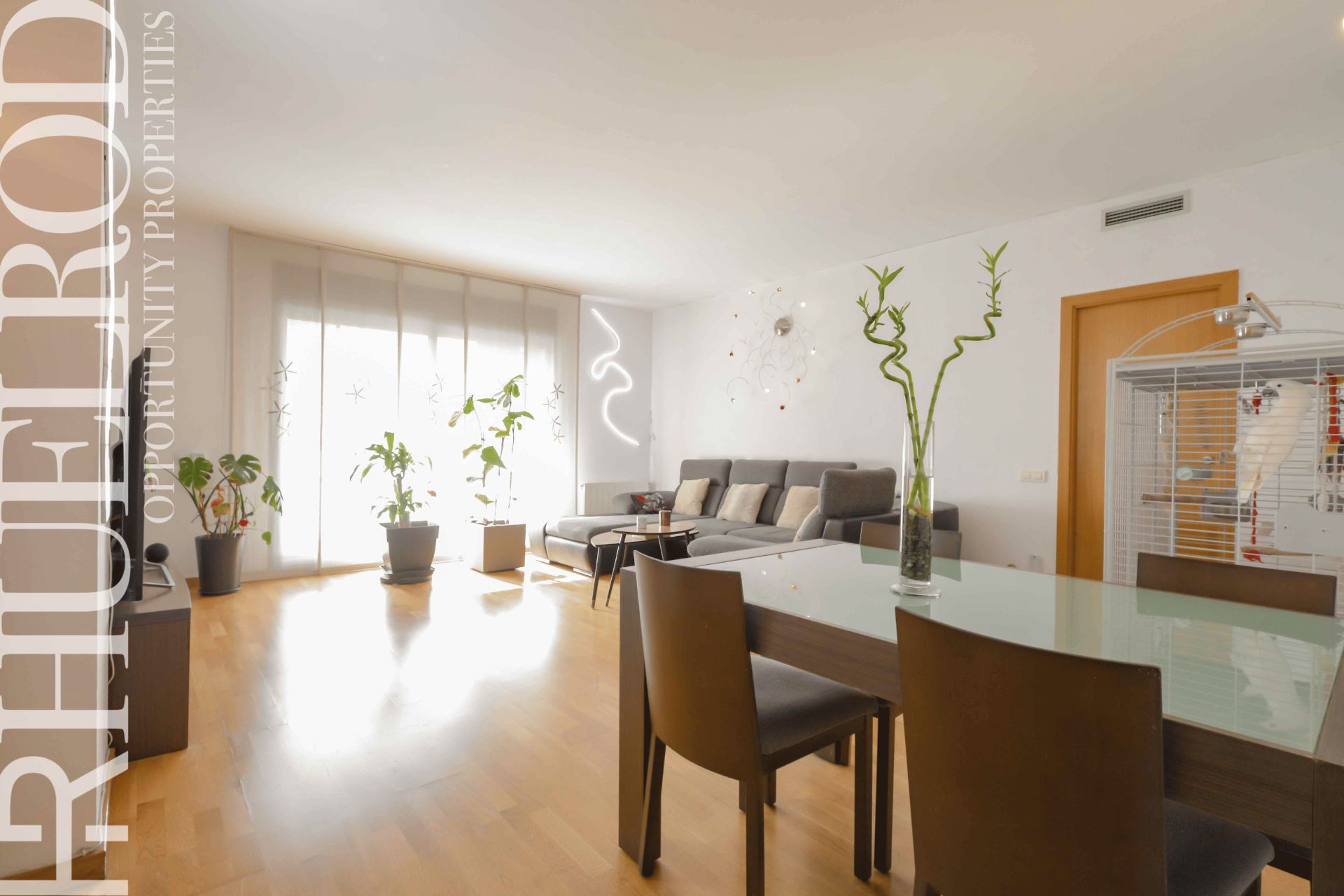 Living room of Flat for sale in  Barcelona Capital  with Air Conditioner, Heating and Parquet flooring