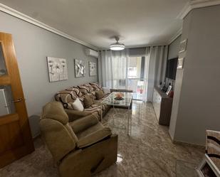 Sala d'estar de Pis en venda en  Sevilla Capital