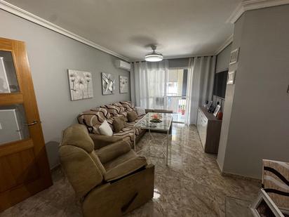 Sala d'estar de Pis en venda en  Sevilla Capital