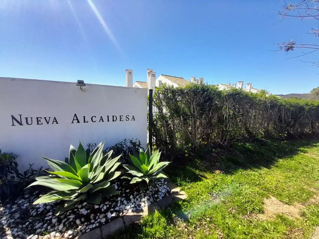 Außenansicht von Dachboden zum Verkauf in La Alcaidesa mit Klimaanlage, Heizung und Terrasse