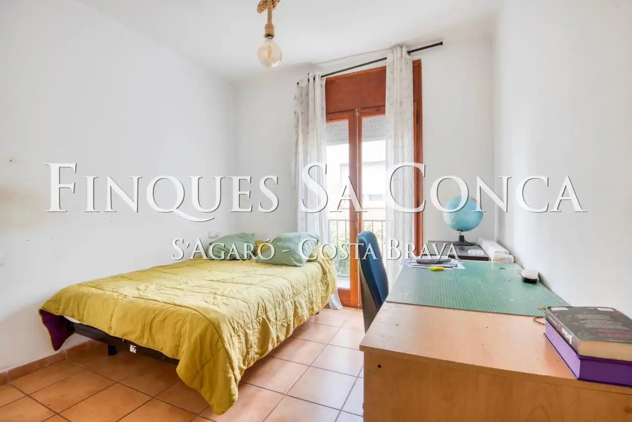 Habitación de Casa adosada en venta en Sant Feliu de Guíxols con Calefacción