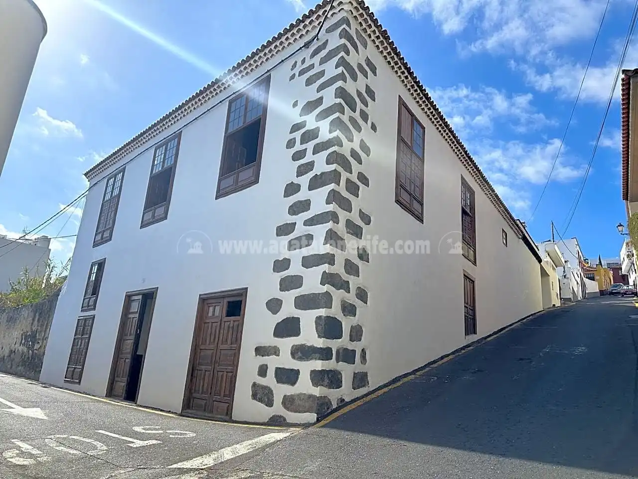 Vista exterior de Casa o xalet en venda en Icod de los Vinos amb Jardí privat, Terrassa i Piscina