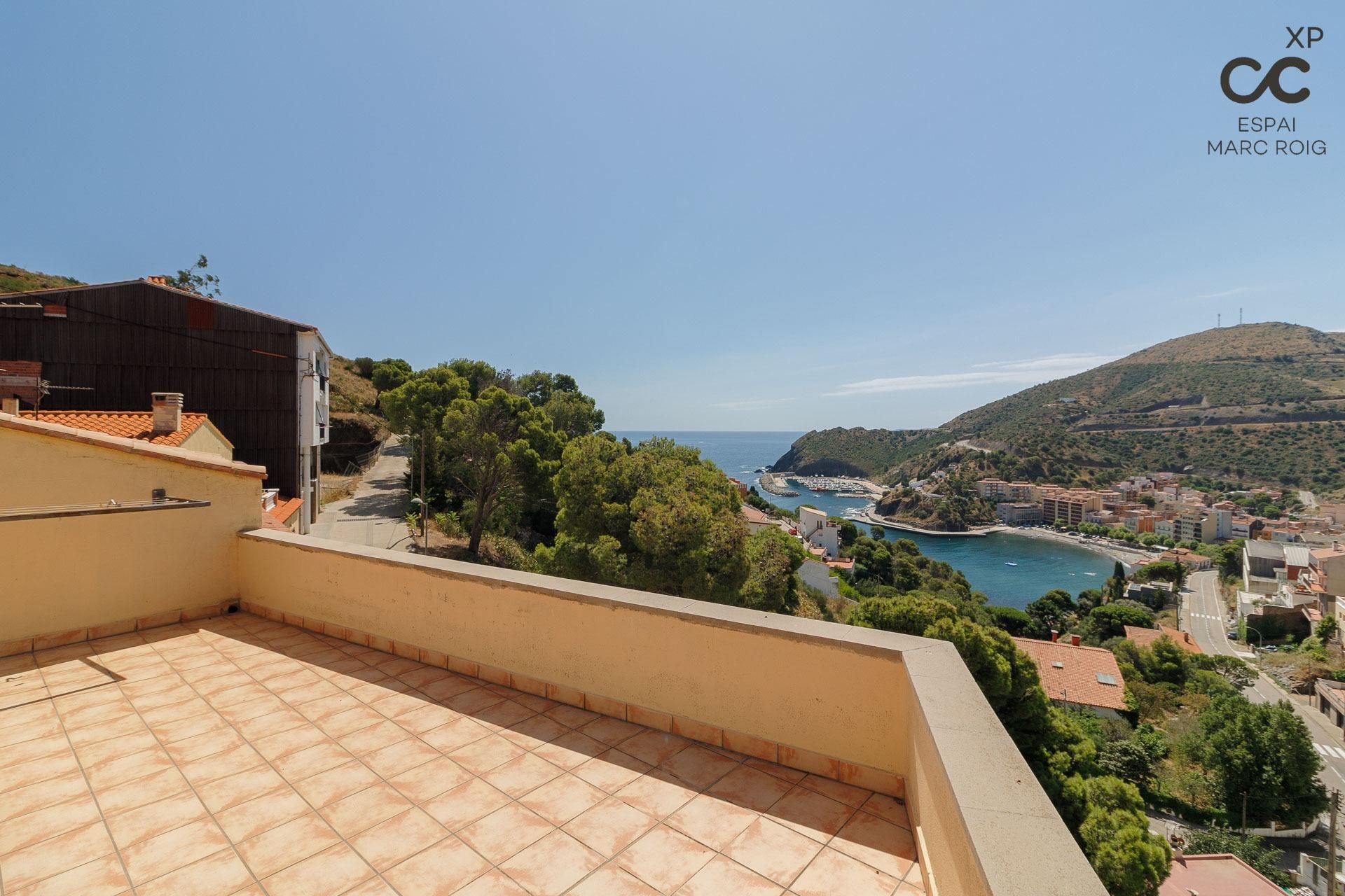 Schlafzimmer von Dachboden zum verkauf in Portbou mit Klimaanlage, Heizung und Terrasse