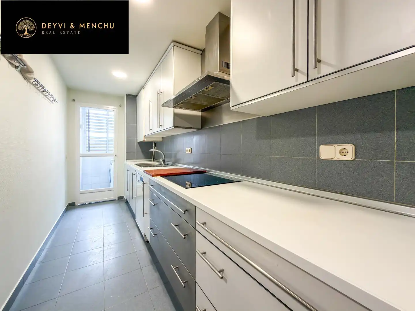 Cocina de Ático de alquiler en Pozuelo de Alarcón con Aire acondicionado, Jardín privado y Parquet