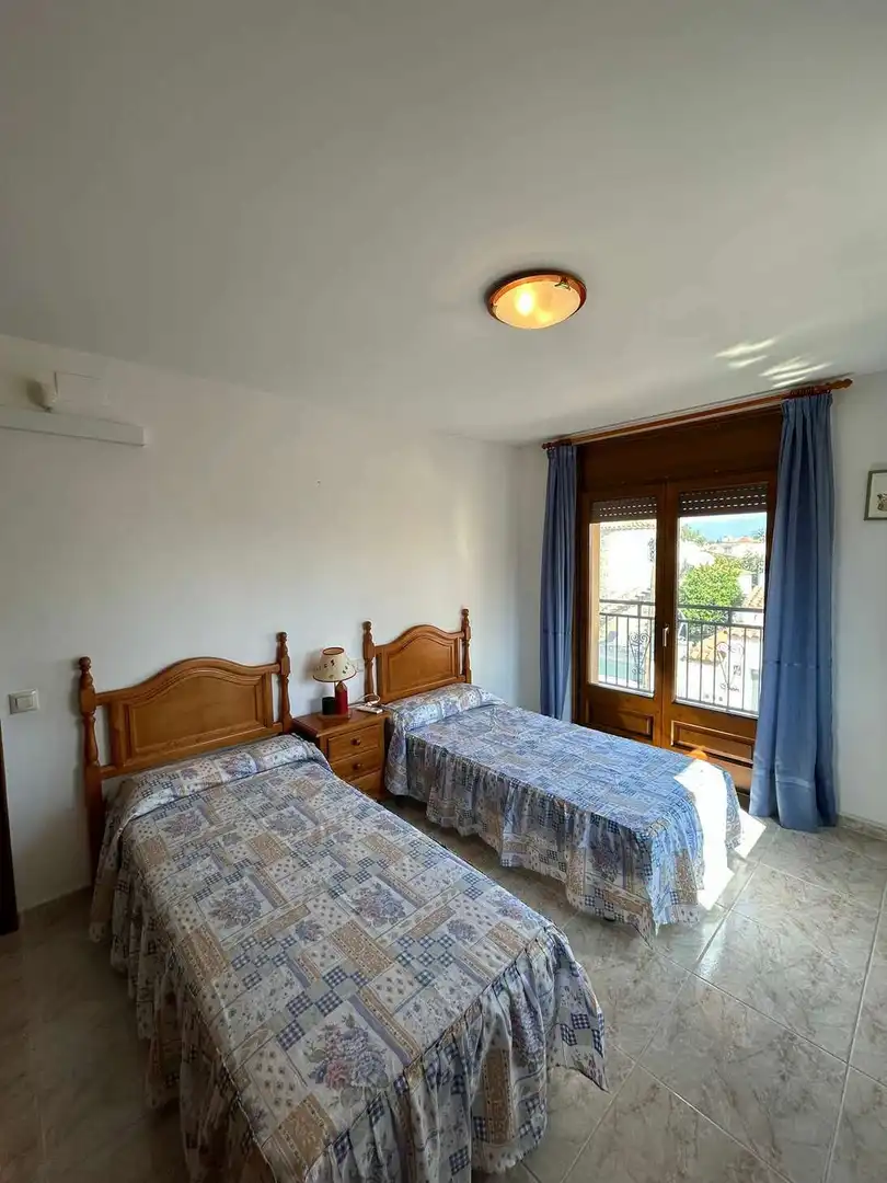 House with pool for sale in Requesens, imagen 9