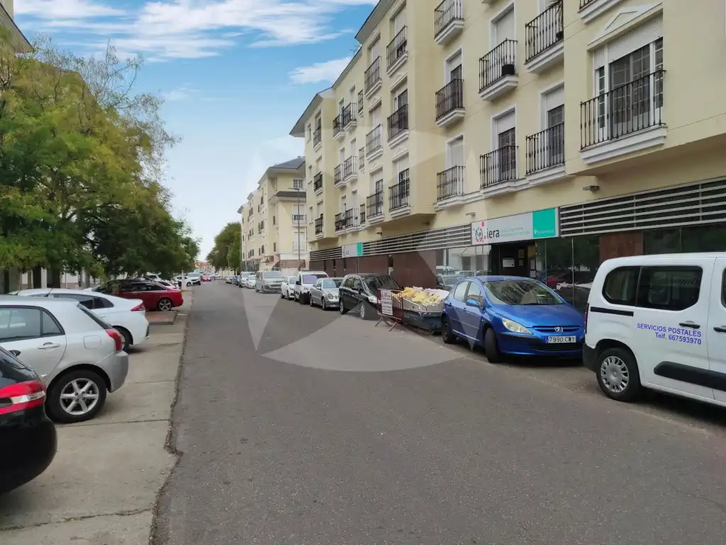 Gewerbefläche zur Miete in Calle Julio Cienfuegos Linares, imagen 7