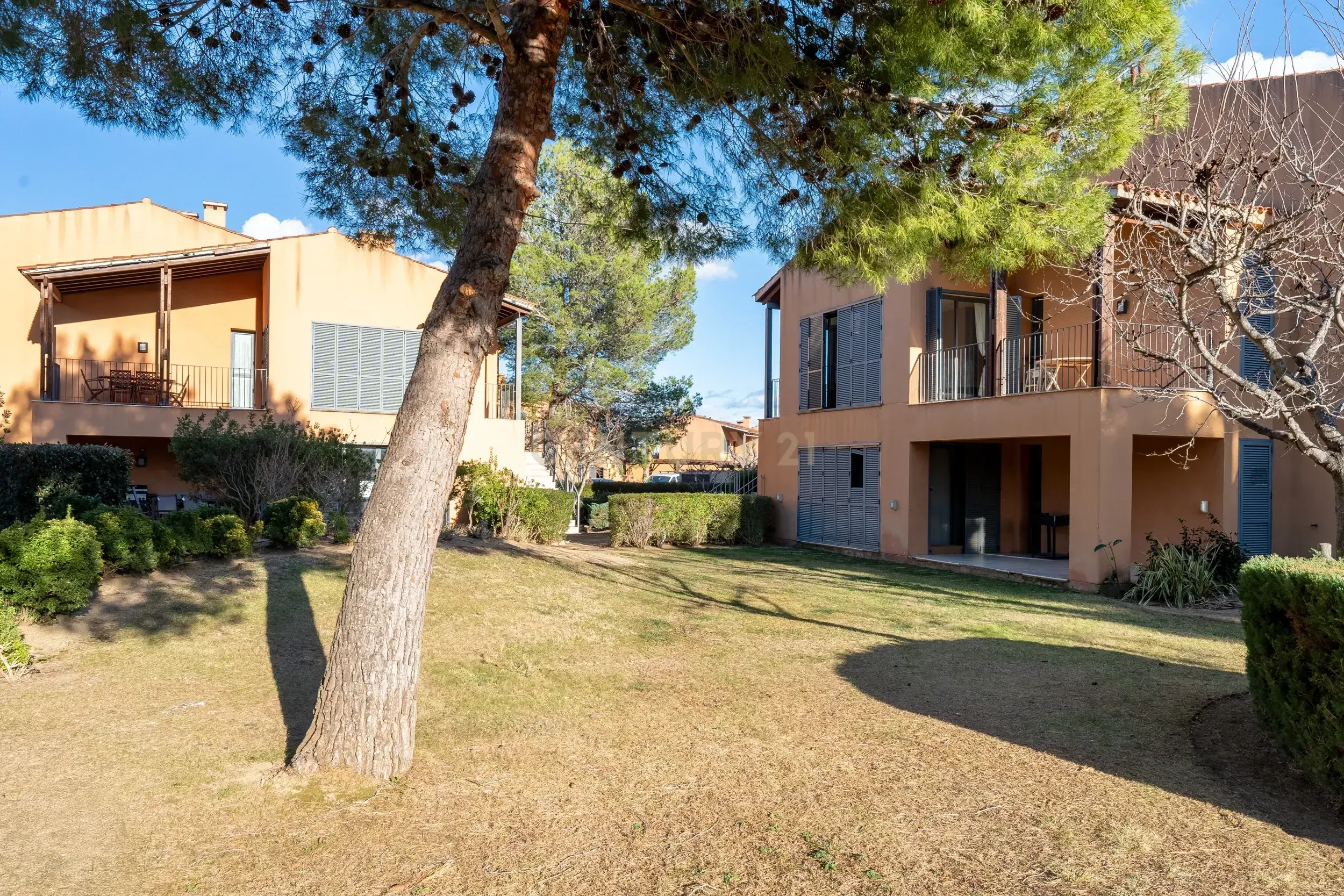 Vista exterior de Pis en venda en Mont-roig del Camp amb Aire condicionat, Terrassa i Moblat