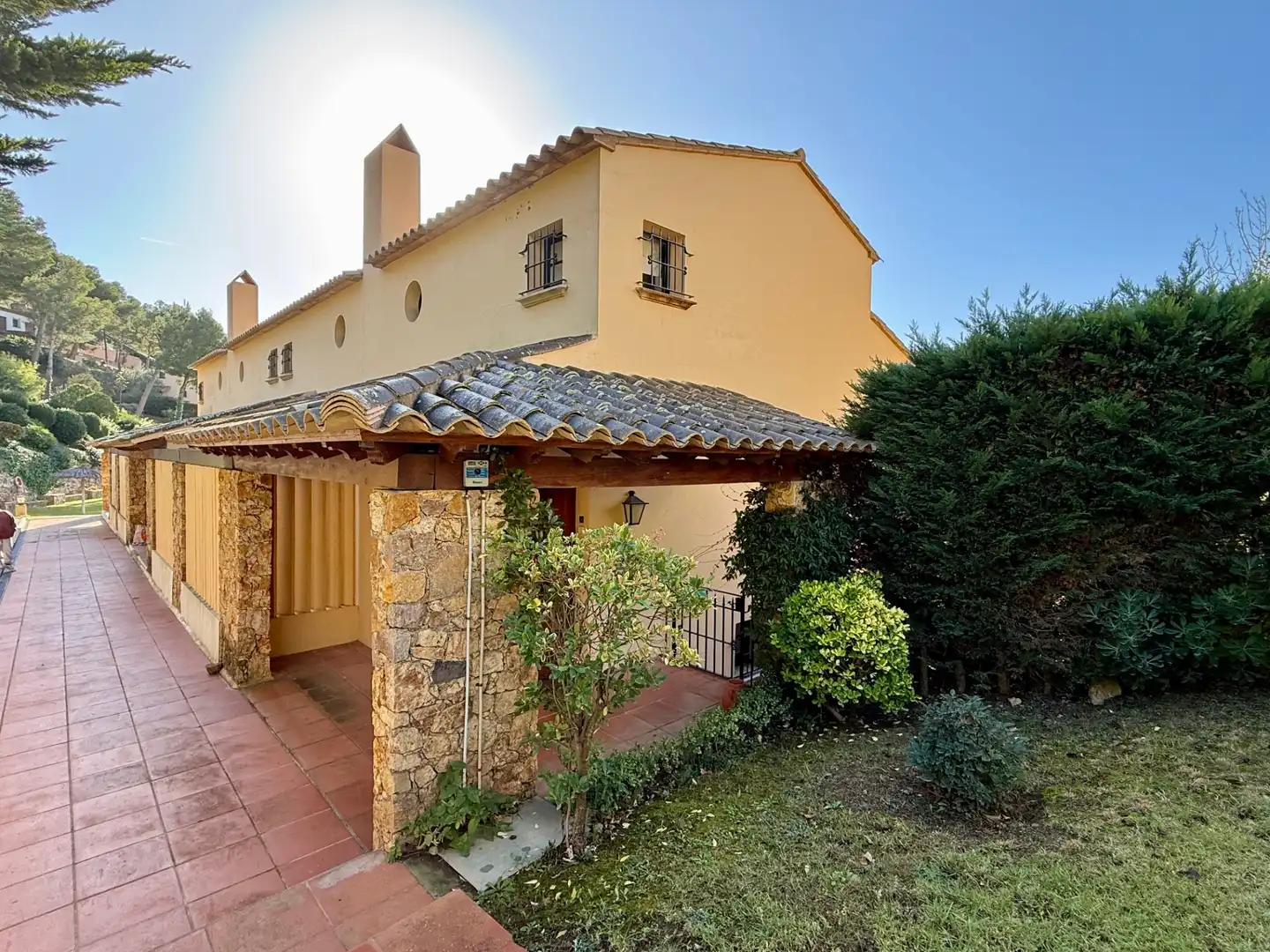Vista exterior de Casa adosada en venda en Palafrugell amb Jardí privat, Terrassa i Traster
