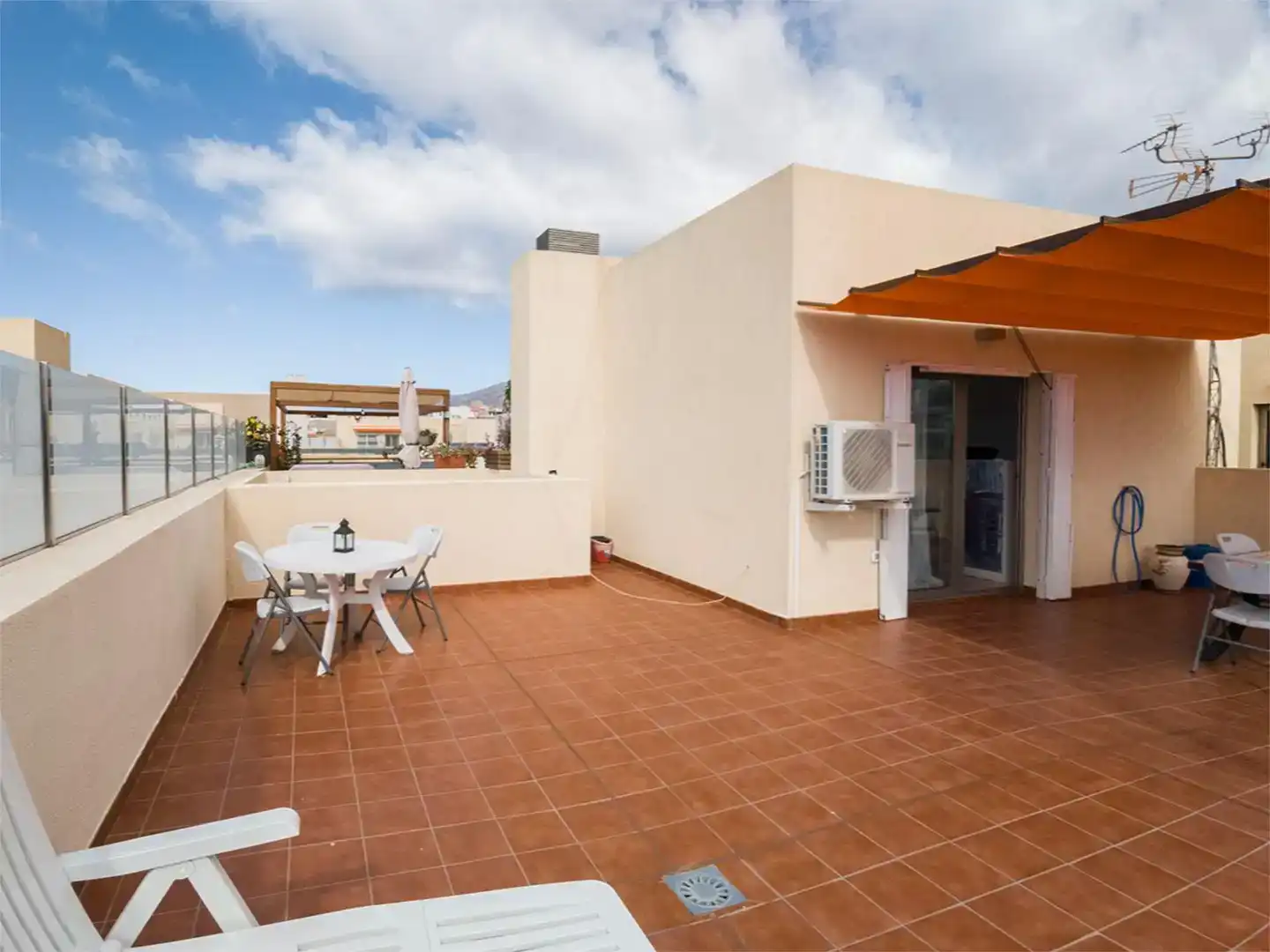 Terrasse von Dachboden zum Verkauf in Guía de Isora mit Klimaanlage und Balkon