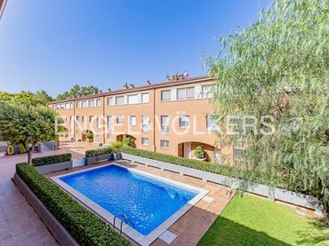 Adosado con balcón en venta en Molins de Rei