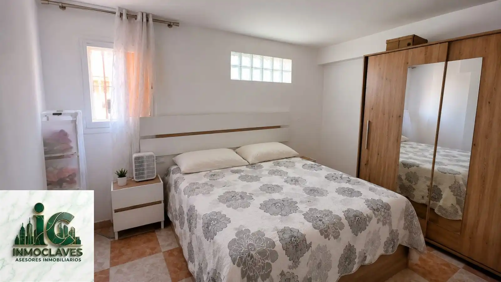 Schlafzimmer von Einfamilien-Reihenhaus zum Verkauf in Algeciras mit Klimaanlage