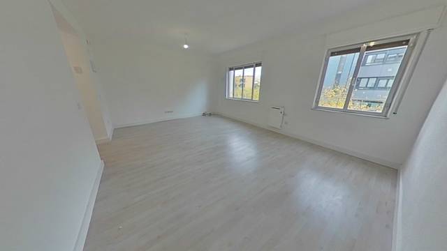 Piso en Venta en C/ Canción del Olvido  en Los Ángeles