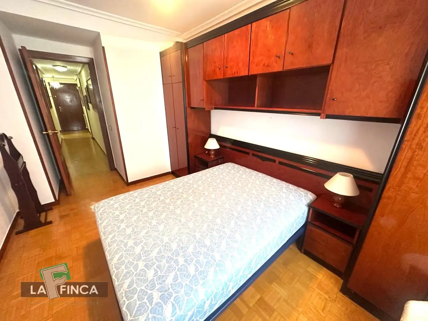 Habitación de Piso en venta en Oviedo  con Calefacción, Parquet y Amueblado