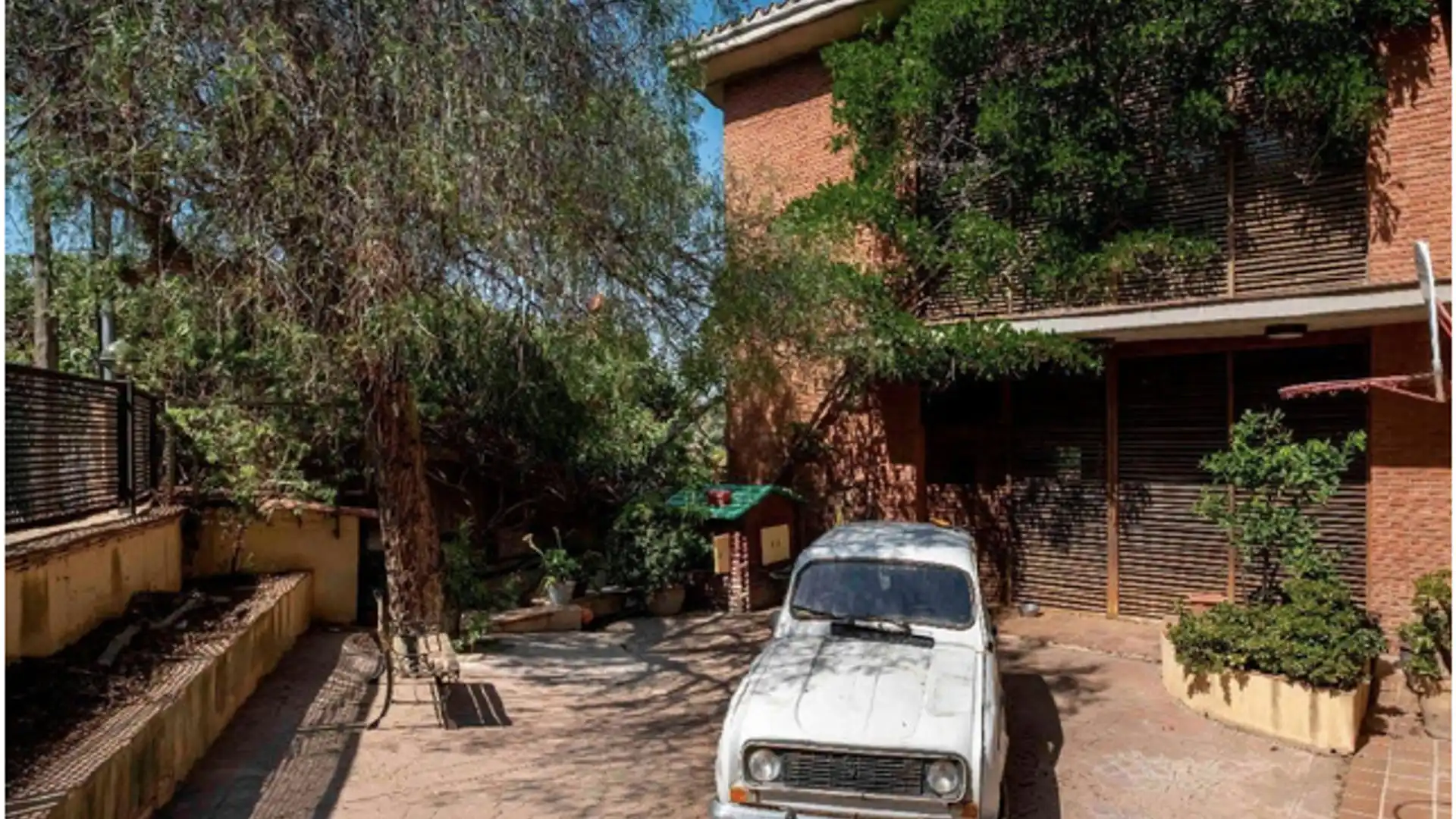 Aparcament de Casa o xalet en venda en Sant Cugat del Vallès