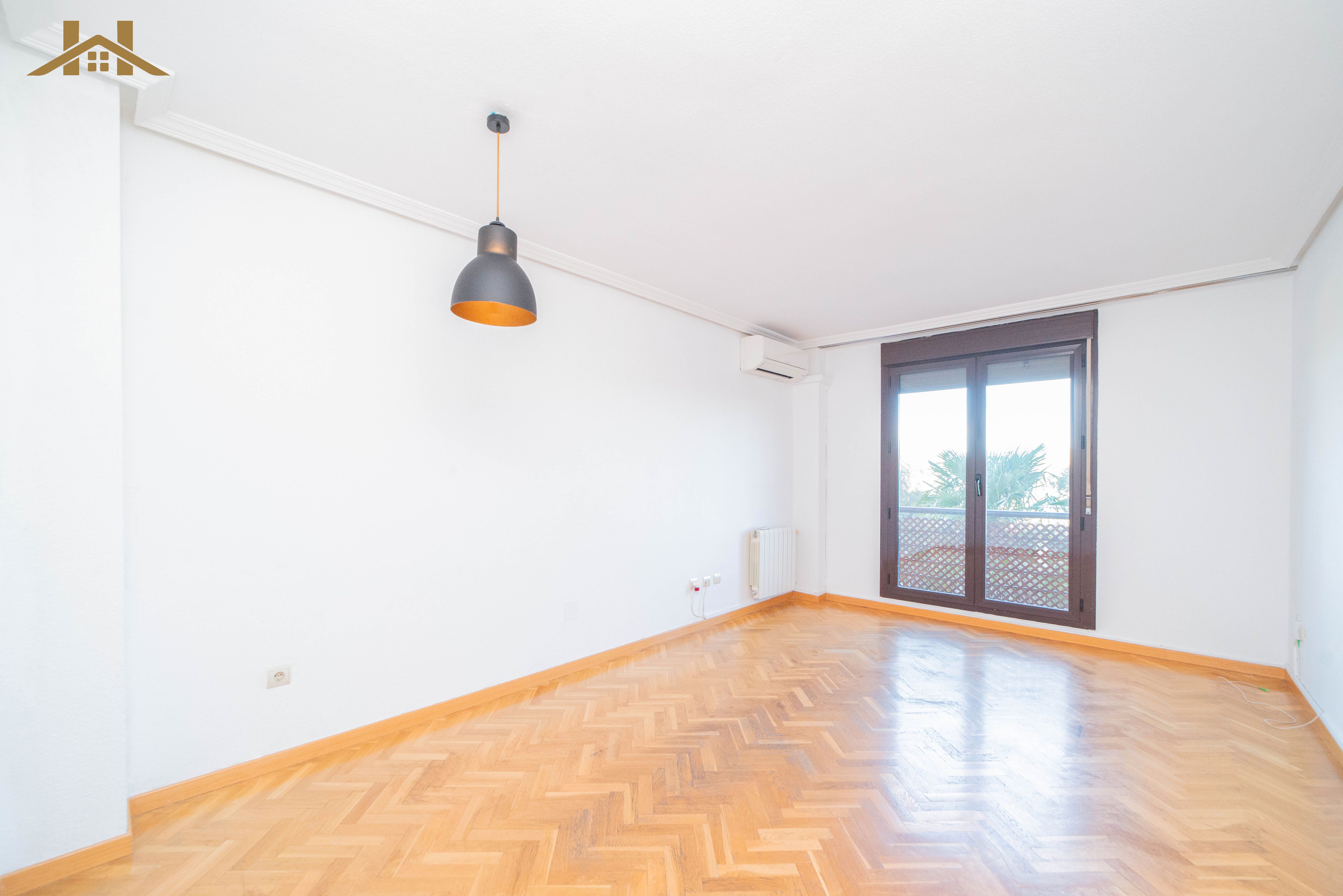 Dormitori de Dúplex en venda en Sevilla la Nueva amb Aire condicionat, Calefacció i Parquet