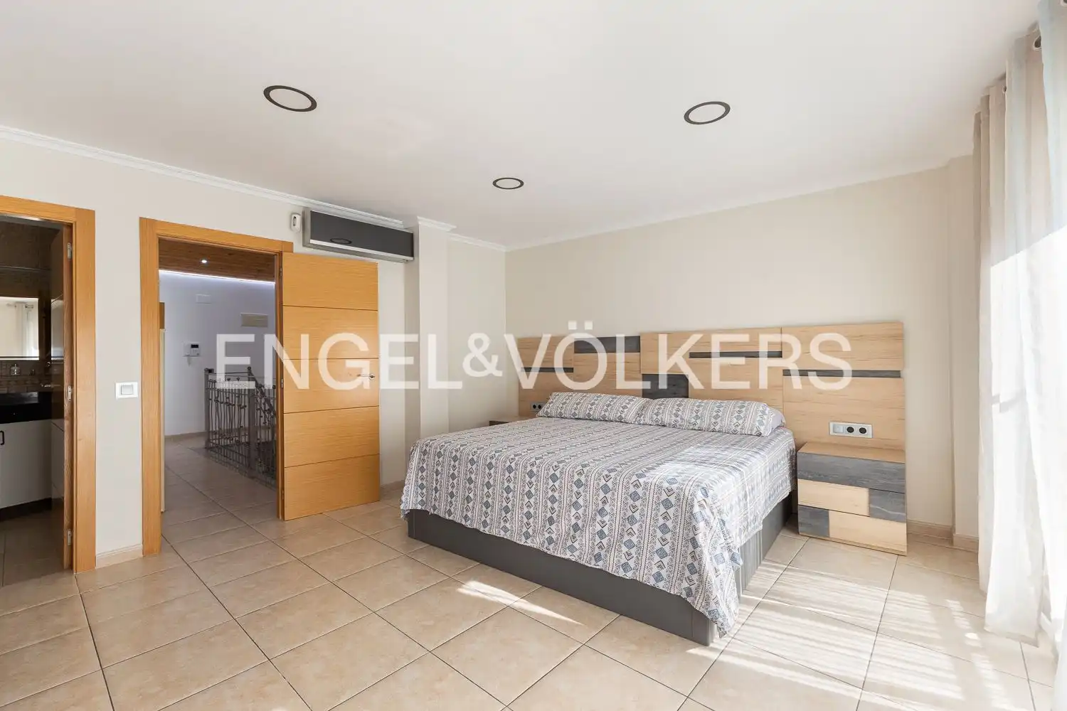 Houses for sale in La Pobla de Vallbona  with Air Conditioner, Heating and Terrace
