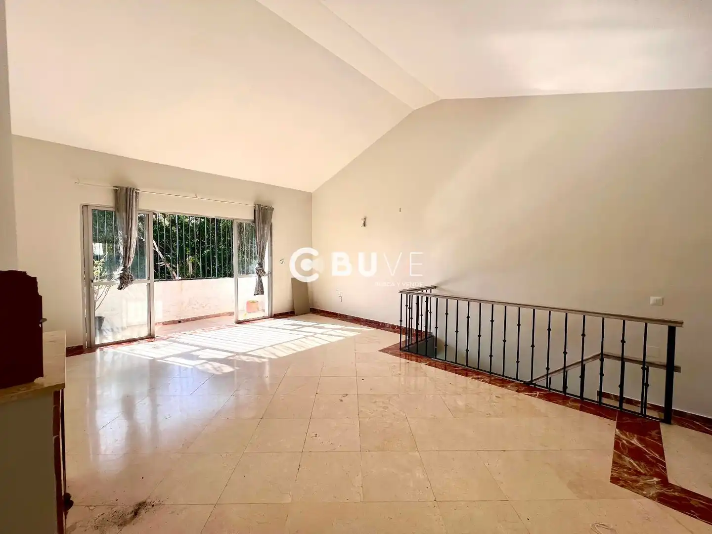 Vista exterior de Casa adosada en venta en Estepona con Terraza, Piscina y Alarma