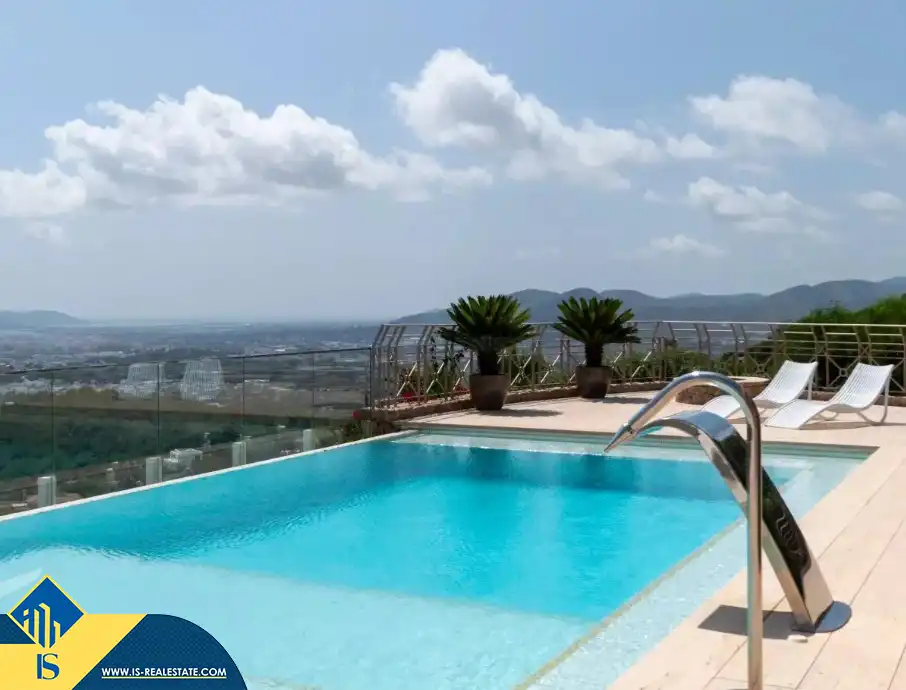 Xalet amb piscina en venda a Can Furnet