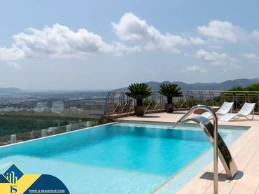 Chalet con piscina en venta en Can Furnet