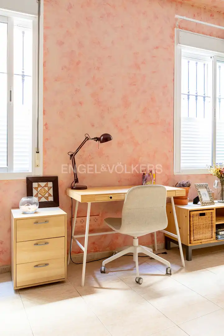 Study for rent in Santa Catalina