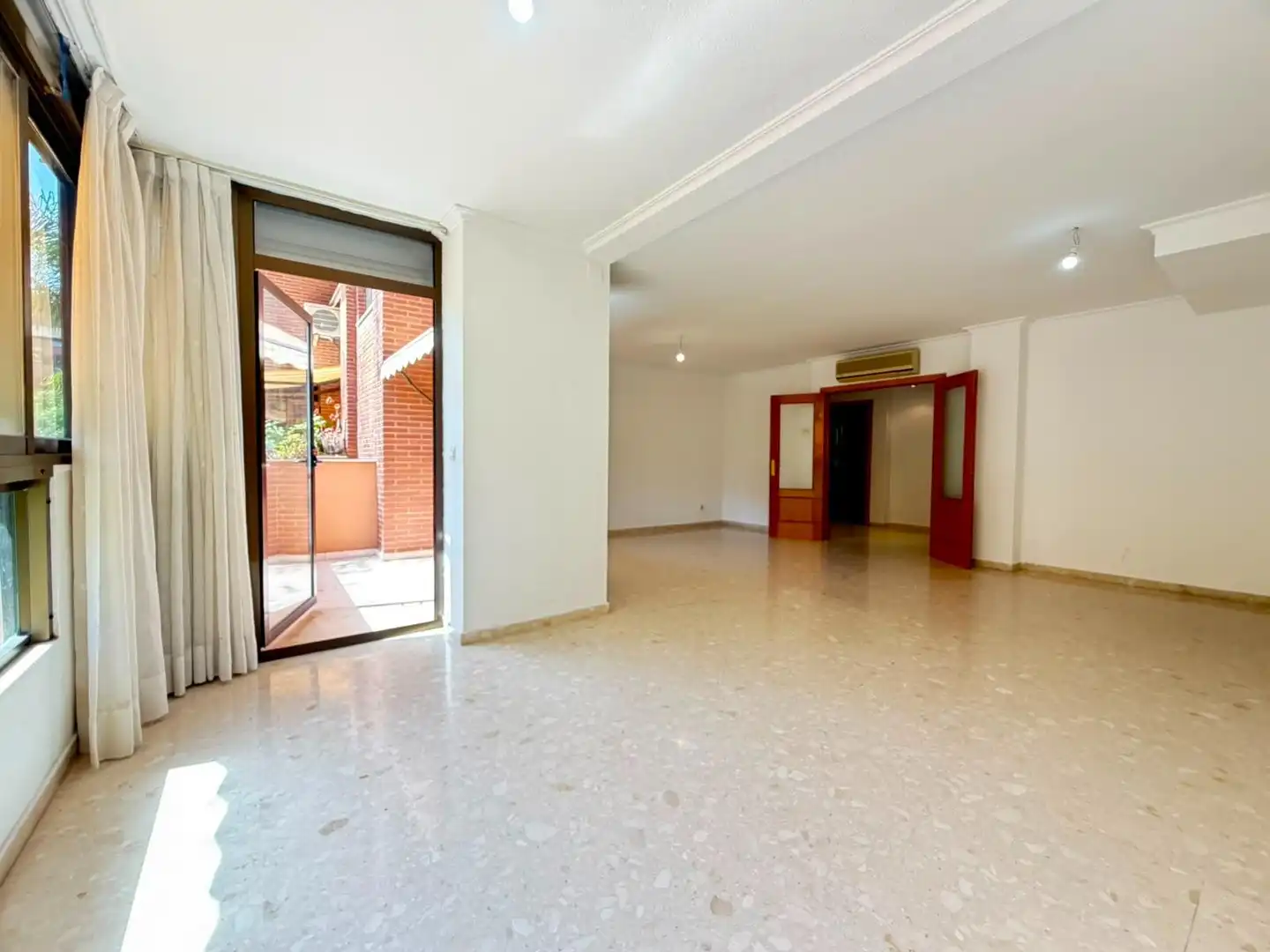 Vista exterior de Dúplex en venta en Alicante / Alacant con Aire acondicionado, Calefacción y Terraza