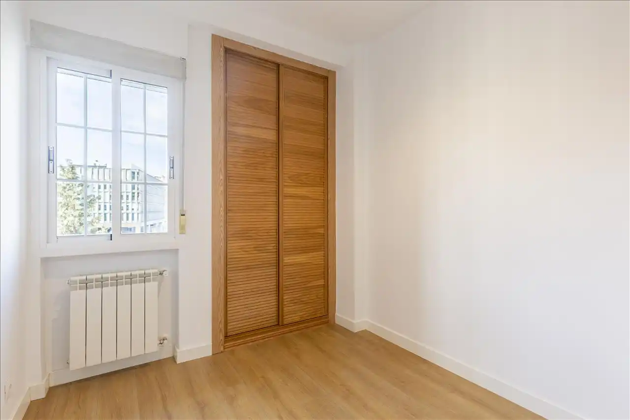 Bedroom of Flat for sale in Madrid  with Air Conditioner, Terrace and Furnished