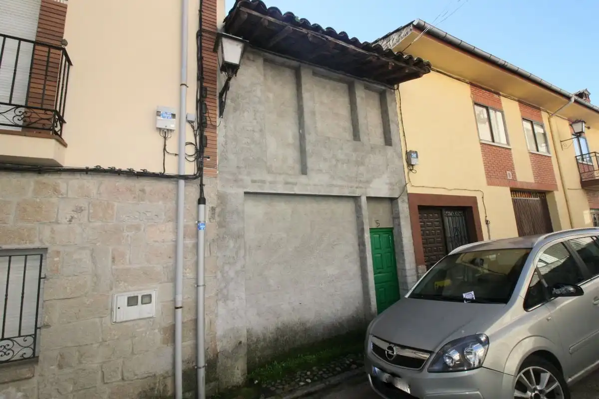 Vista exterior de Casa o chalet en venta en Mombeltrán