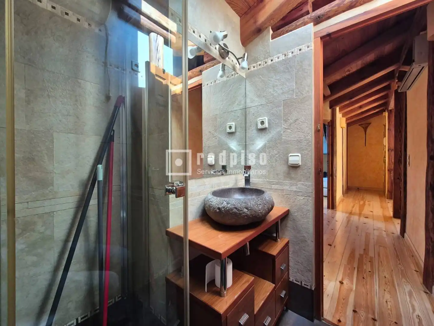 Baño de Apartamento de alquiler en Madrid con Aire acondicionado, Calefacción y Parquet
