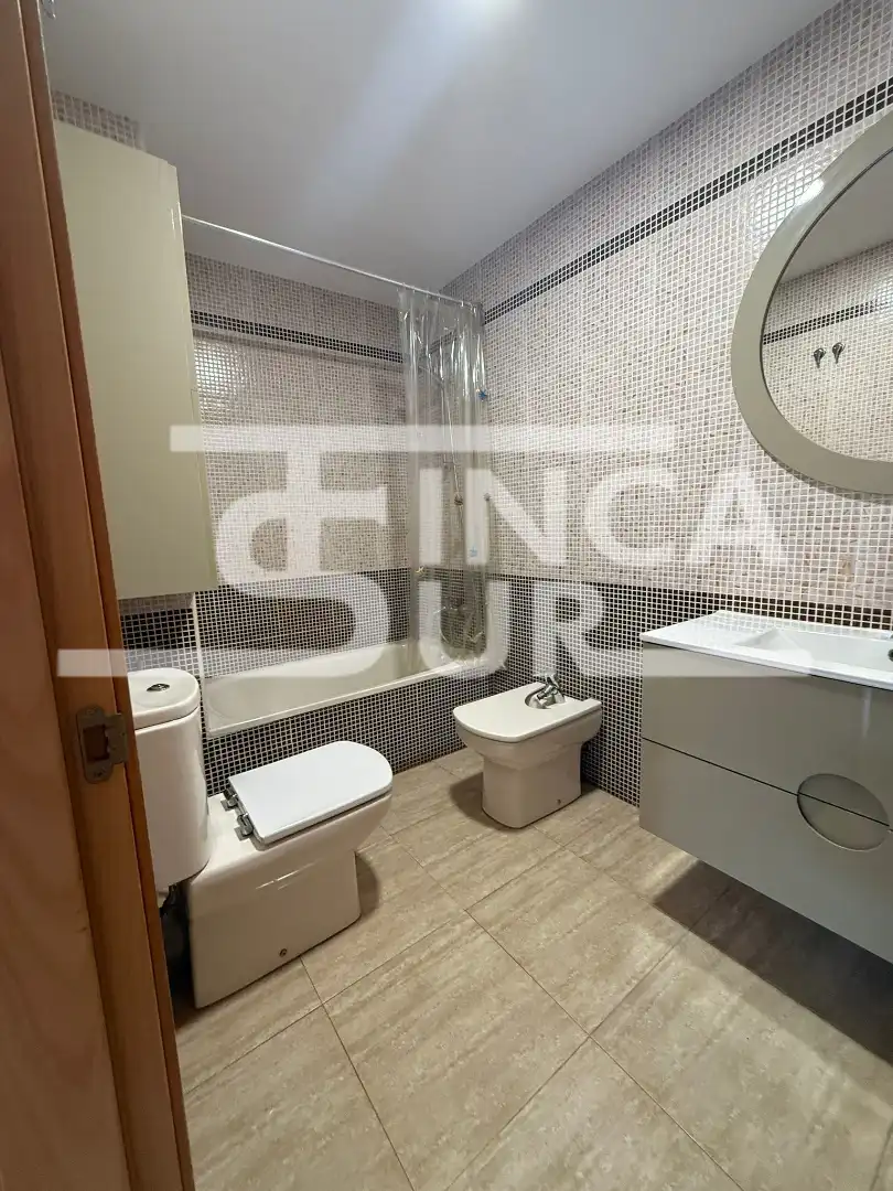 Baño de Apartamento en venta en Roquetas de Mar con Amueblado, Horno y Lavadora