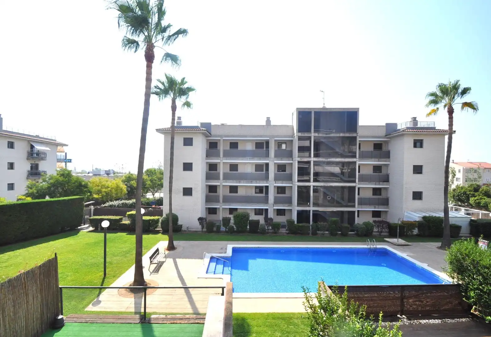 Vista exterior de Apartamento en venta en La Ràpita con Amueblado y Piscina comunitaria