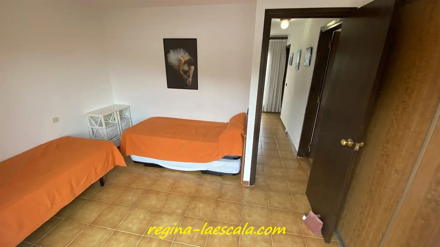 Schlafzimmer von Dachboden zum Verkauf in L'Escala mit Terrasse, Möbliert und Mikrowelle