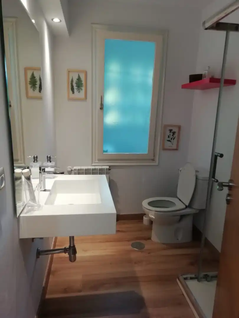 Baño de Piso de alquiler en Santiago de Compostela  con Calefacción, Amueblado y Horno