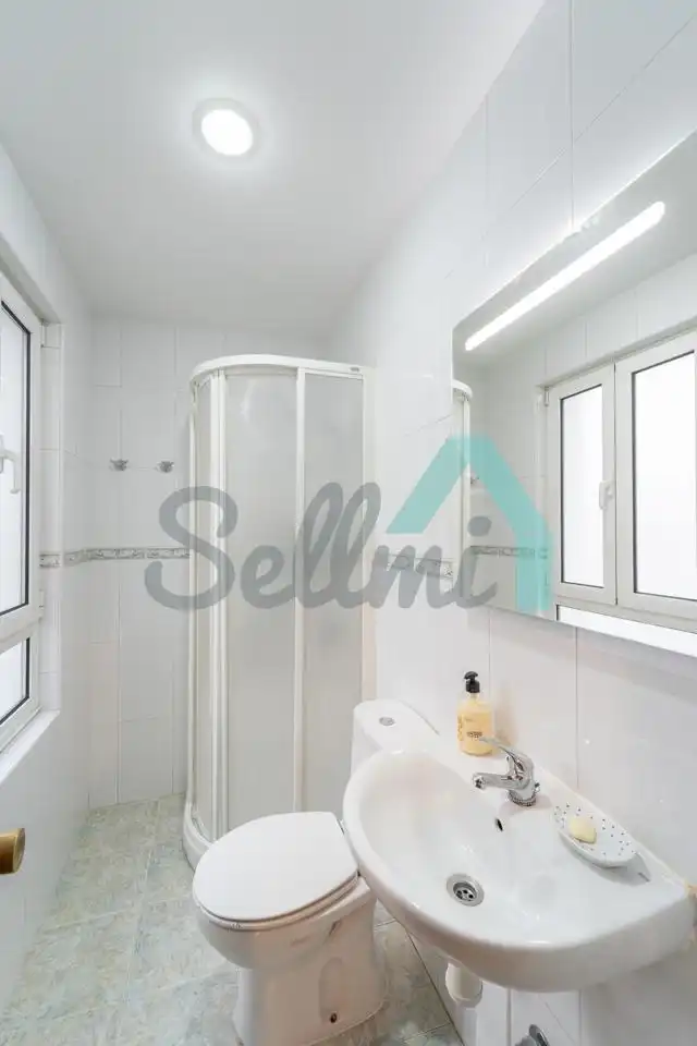 Badezimmer von Wohnung zur untervermieten in Oviedo  mit Heizung, Parkett und Möbliert