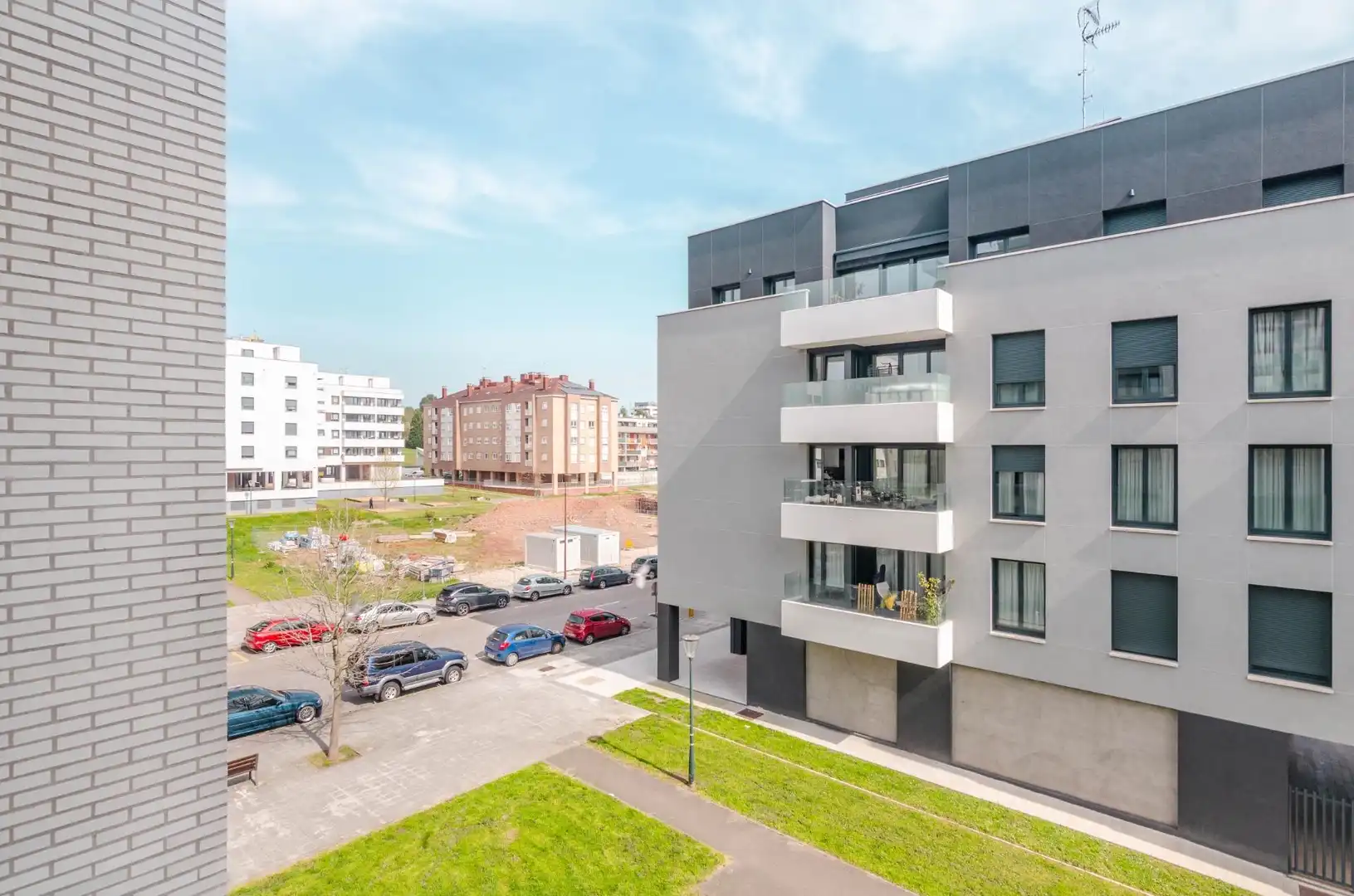 Vista exterior de Pis en venda en Gijón  amb Calefacció, Parquet i Traster