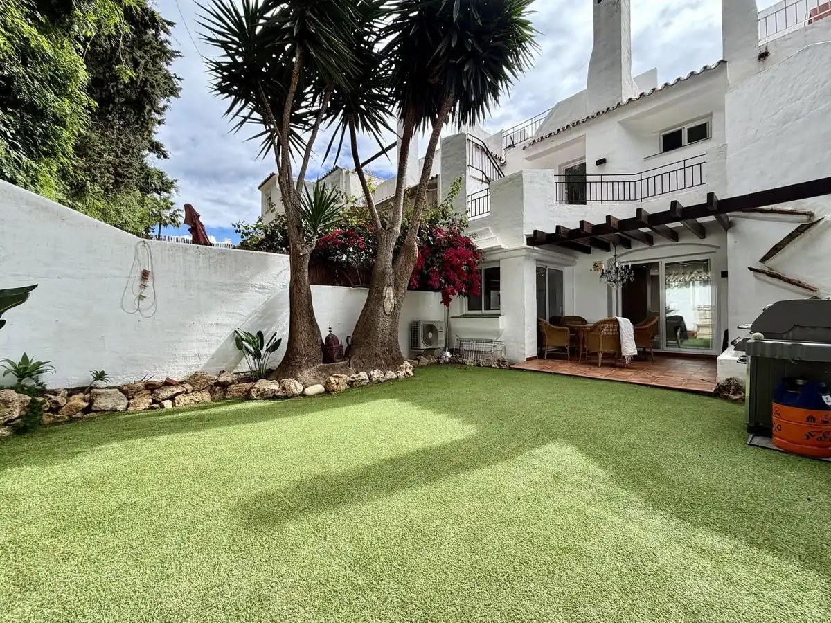 Jardí de Casa adosada en venda en Marbella amb Aire condicionat, Jardí privat i Terrassa