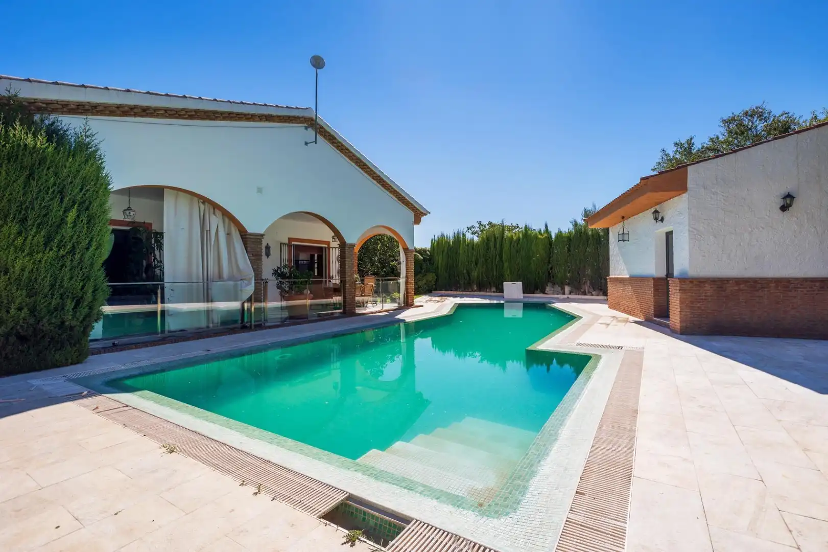 Piscina de Casa o xalet en venda en Baza amb Aire condicionat, Calefacció i Jardí privat