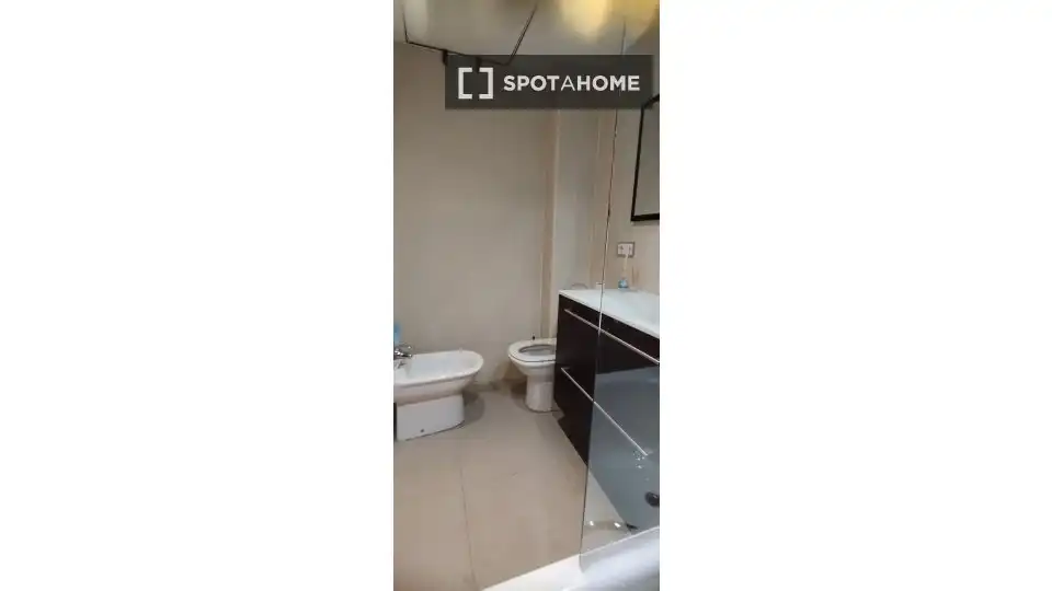 Baño de Apartamento para compartir en Alicante / Alacant con Aire acondicionado, Calefacción y Terraza