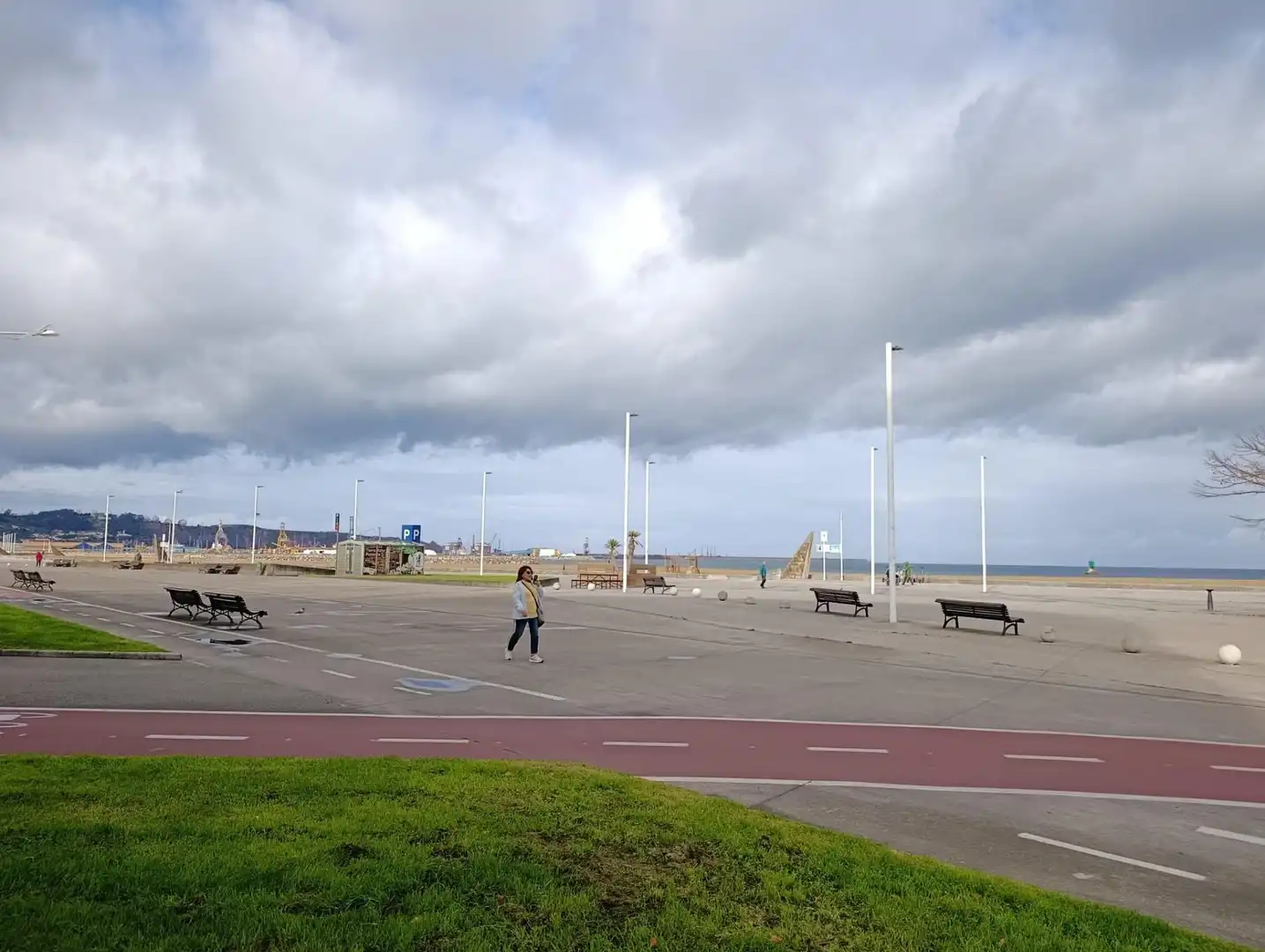 Vista exterior de Pis en venda en Gijón  amb Terrassa, Traster i Moblat