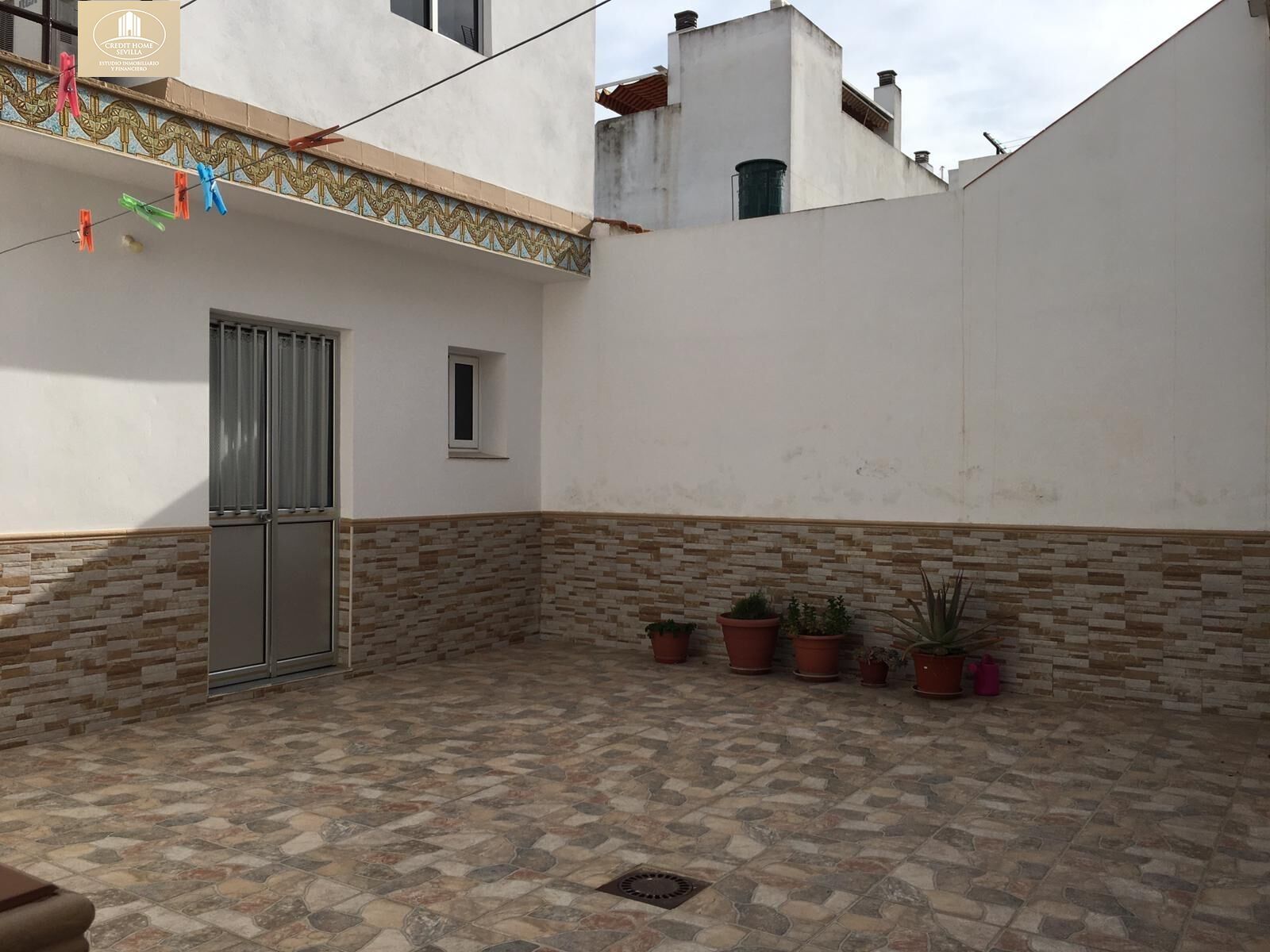 Exterior view of Single-family semi-detached for sale in Dos Hermanas  with Air Conditioner and Terrace