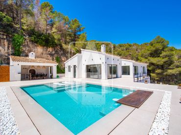 Casa rustica con piscina in vendita a Cala Advocat - Baladrar